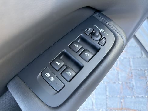 Certified 2025 Volvo XC60 B5 Plus image 15