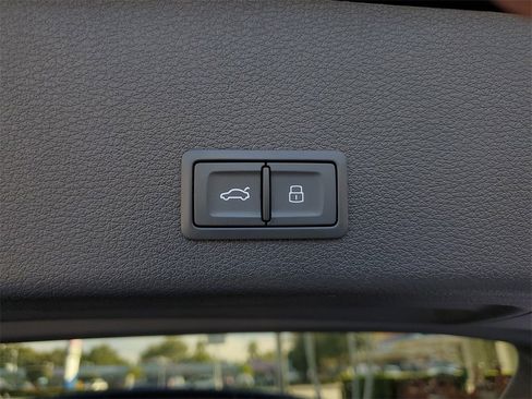 Used 2023 Audi e-tron S Prestige w/ Prestige Package image 30