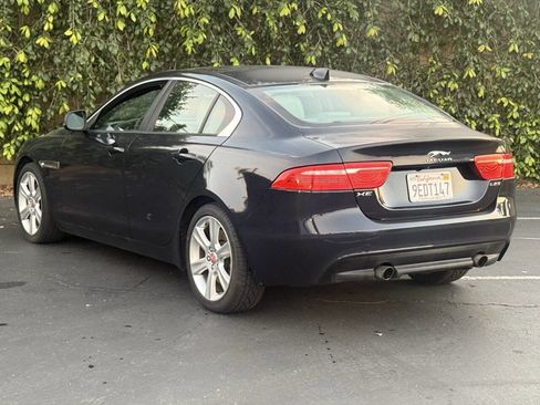 Used 2017 Jaguar XE Premium image 5