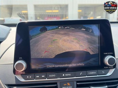 Used 2023 Nissan Altima 2.5 SV FWD image 19