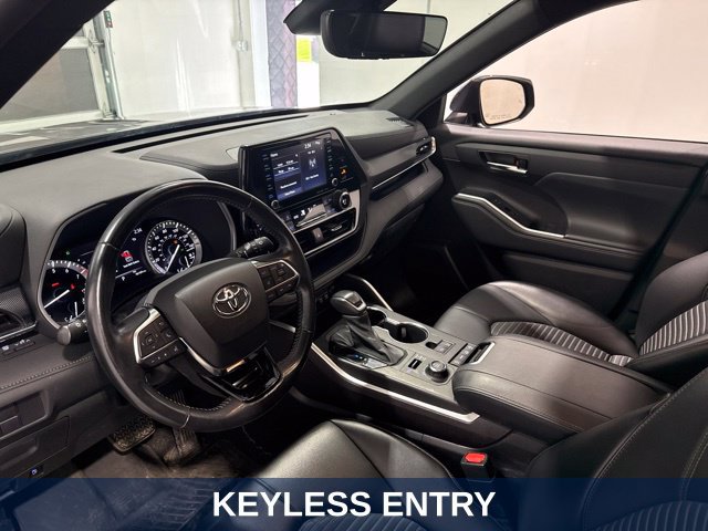 Used 2021 Toyota Highlander XSE AWD/4WD image 20