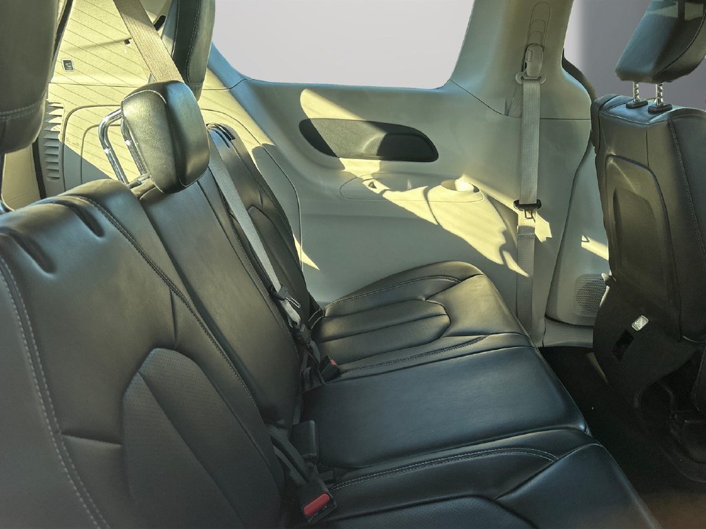 Used 2024 Chrysler Pacifica Limited FWD image 13