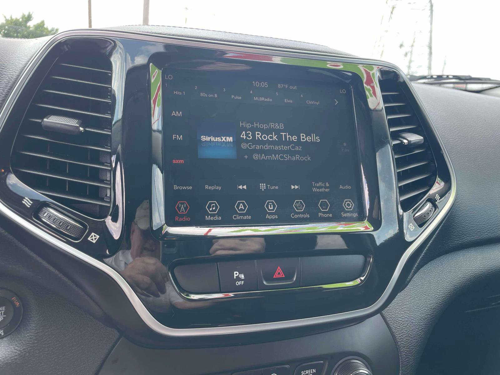 Used 2019 Jeep Cherokee Limited AWD/4WD image 17