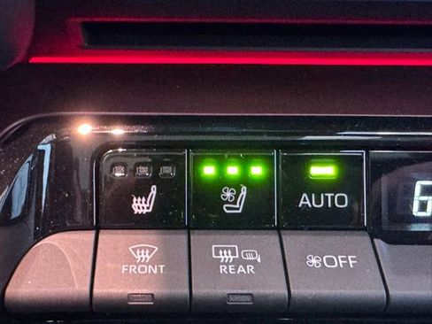 New 2025 Toyota Prius Plug-In Hybrid image 32