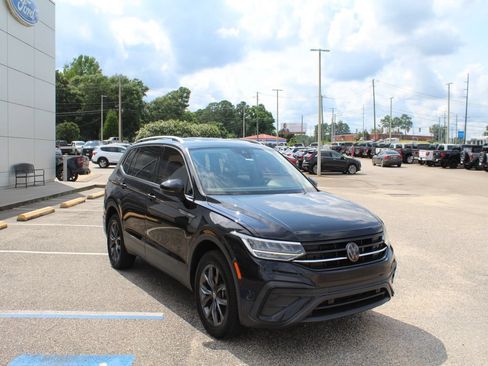 Used 2022 Volkswagen Tiguan SE AWD/4WD image 3