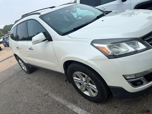 Used 2014 Chevrolet Traverse LT FWD image 2