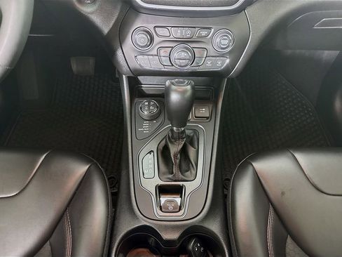 Used 2022 Jeep Cherokee Trailhawk w/ Sound & Nav Group image 37