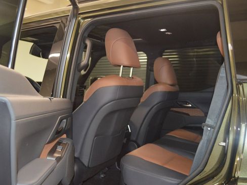 Used 2024 Lexus GX 550 w/ Accessory Package (Z1) image 34