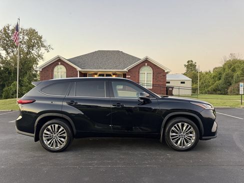 Used 2021 Toyota Highlander Platinum image 8