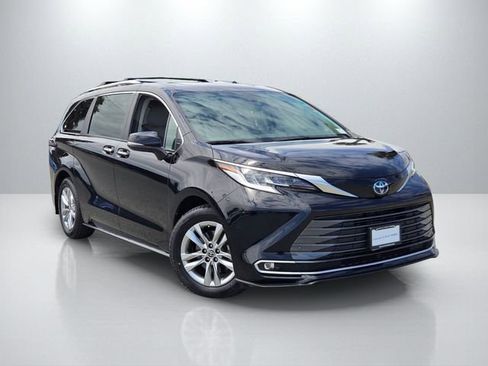 Used 2023 Toyota Sienna Limited AWD/4WD image 1