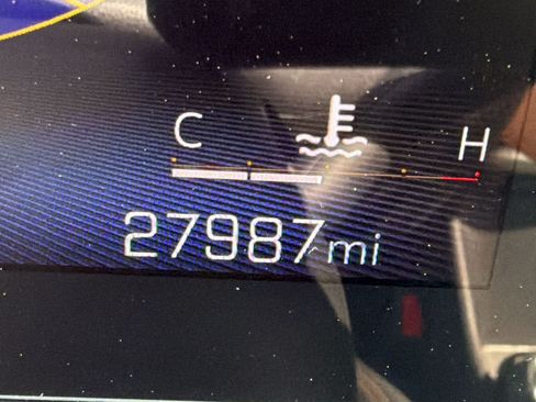 Used 2025 Chevrolet Trax RS w/ Sunroof Package FWD image 22