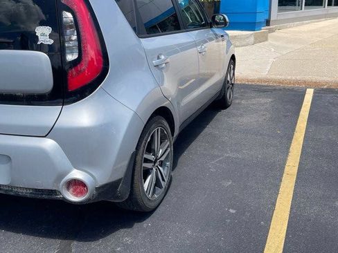 Used 2015 Kia Soul ! FWD image 3