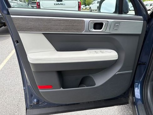 Used 2025 Hyundai Santa Fe Limited FWD image 10
