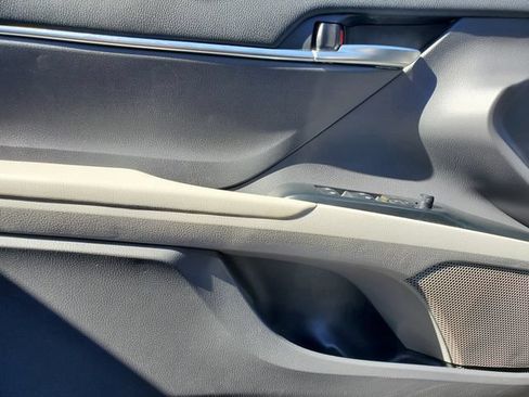 Used 2019 Toyota Camry LE FWD image 12