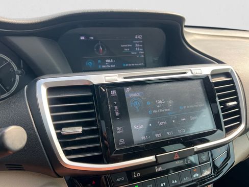 Used 2017 Honda Accord EX-L image 4