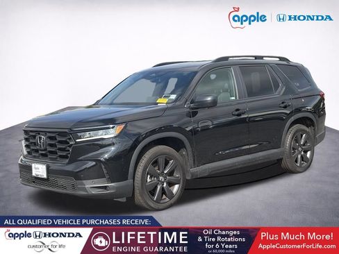 Used 2025 Honda Pilot Sport image 3