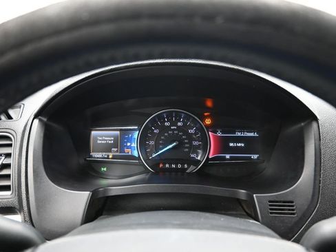 Used 2018 Ford Explorer XLT w/ Equipment Group 202A FWD image 19