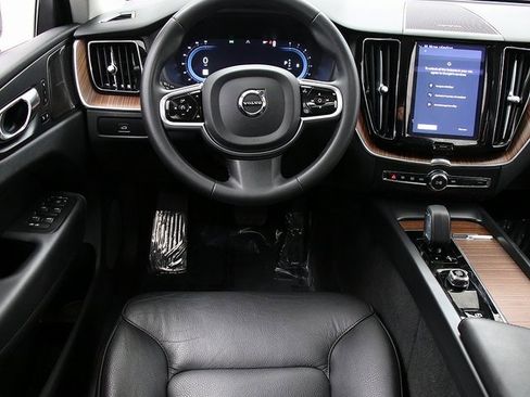 Used 2023 Volvo XC60 B5 Plus w/ Protection Package Premier image 13