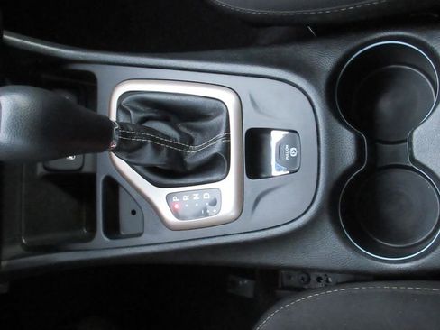 Used 2018 Jeep Cherokee Latitude image 28