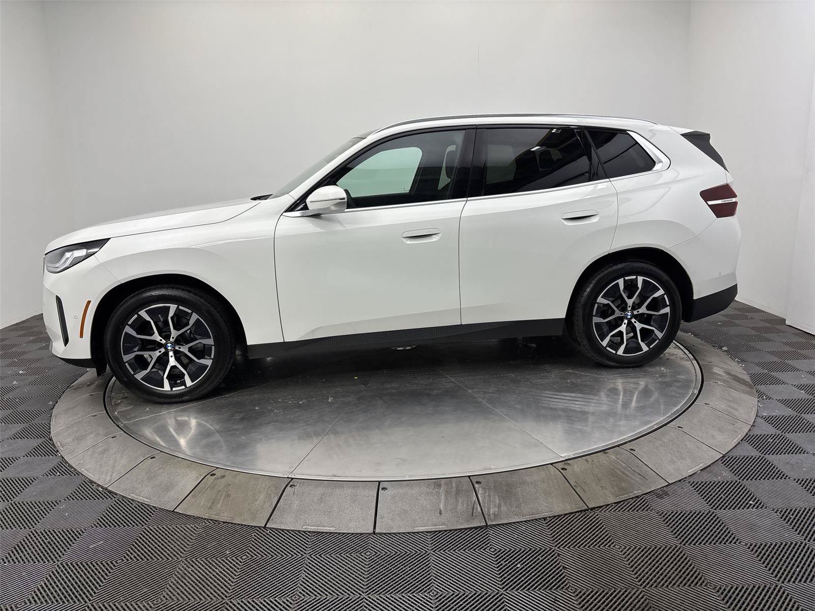 Used 2026 BMW X3 xDrive30i w/ Convenience Package AWD/4WD image 16