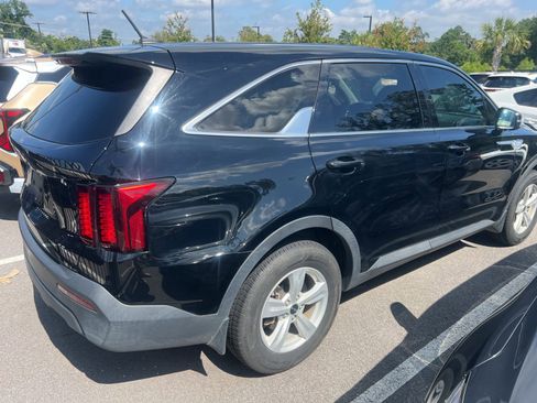 Used 2023 Kia Sorento LX FWD image 8