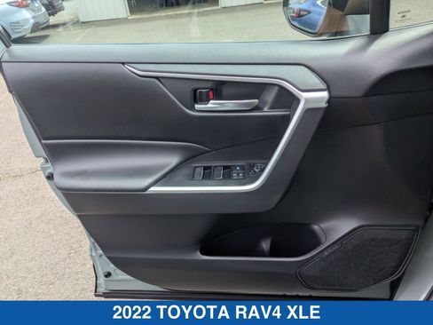 Used 2022 Toyota RAV4 XLE w/ Carpet Mat Package (TMS) AWD/4WD image 12
