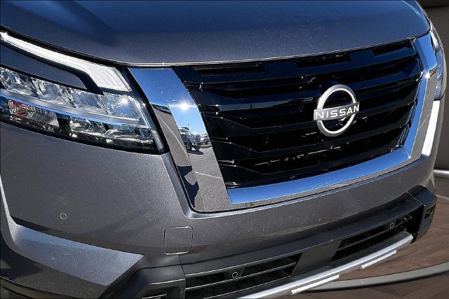 Used 2023 Nissan Pathfinder Platinum AWD/4WD image 27