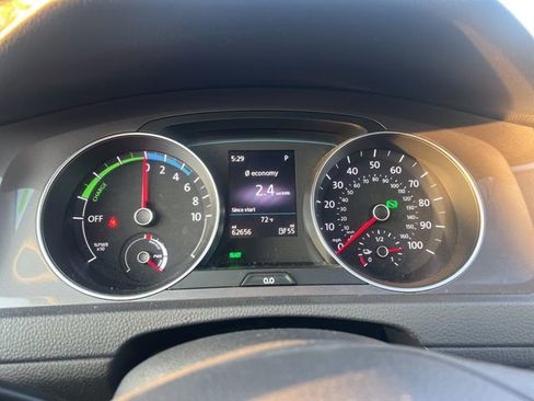 Used 2016 Volkswagen e-Golf SE w/ DC Fast Charging Package image 11