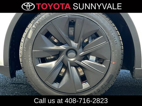 Used 2025 Tesla Model Y Long Range AWD/4WD image 12