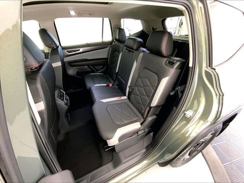 Used 2024 Volkswagen Atlas Peak Edition SEL image 26