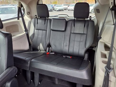 Used 2016 Chrysler Town & Country Touring image 25