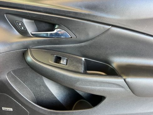 Used 2017 Chevrolet Volt Premier w/ Driver Confidence II Package FWD image 18