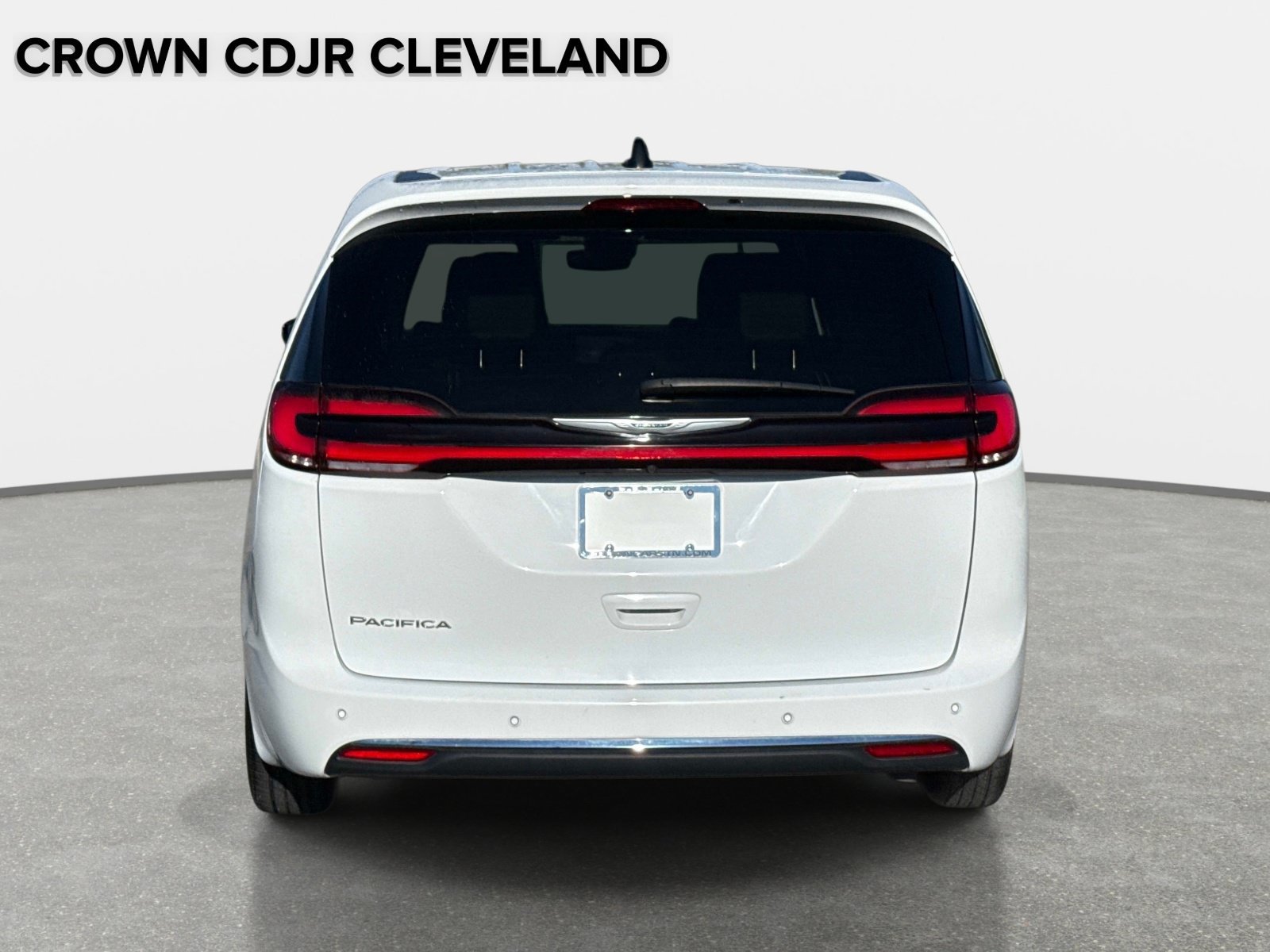 Used 2025 Chrysler Pacifica Select FWD image 5