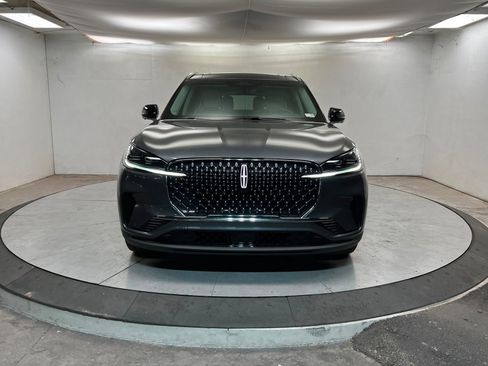 Used 2025 Lincoln Aviator Reserve w/ Equipment Group 201A image 9