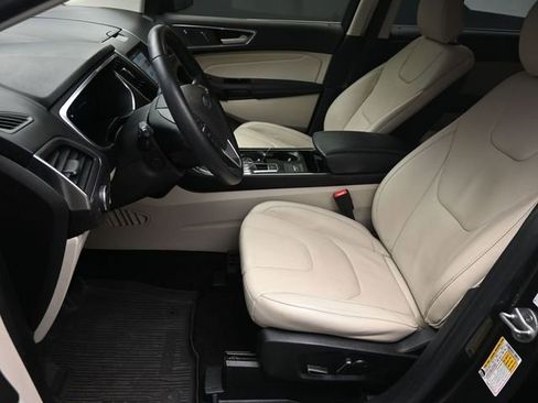 Used 2019 Ford Edge Titanium w/ Cold Weather Package image 14