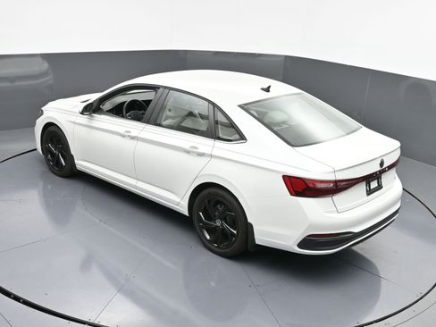 Used 2025 Volkswagen Jetta SE w/ Black Wheel Package image 32