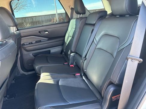 Used 2023 Nissan Pathfinder SL w/ Black Appearance Package image 20