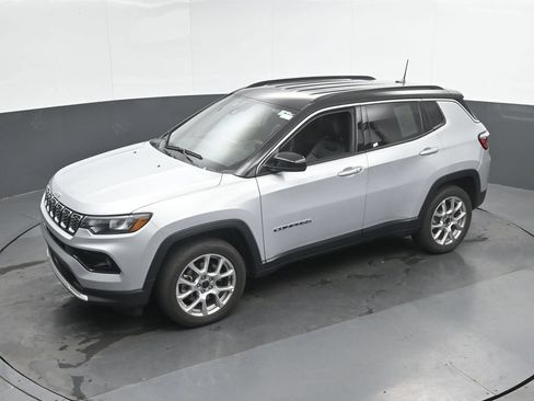 Used 2025 Jeep Compass Limited AWD/4WD image 36