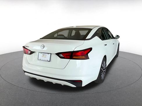 Used 2025 Nissan Altima 2.5 SV FWD image 15