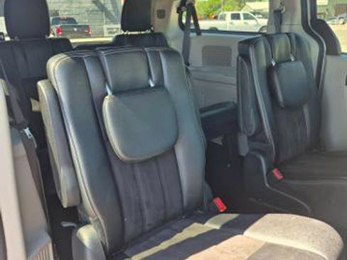 Used 2019 Dodge Grand Caravan SXT FWD image 12
