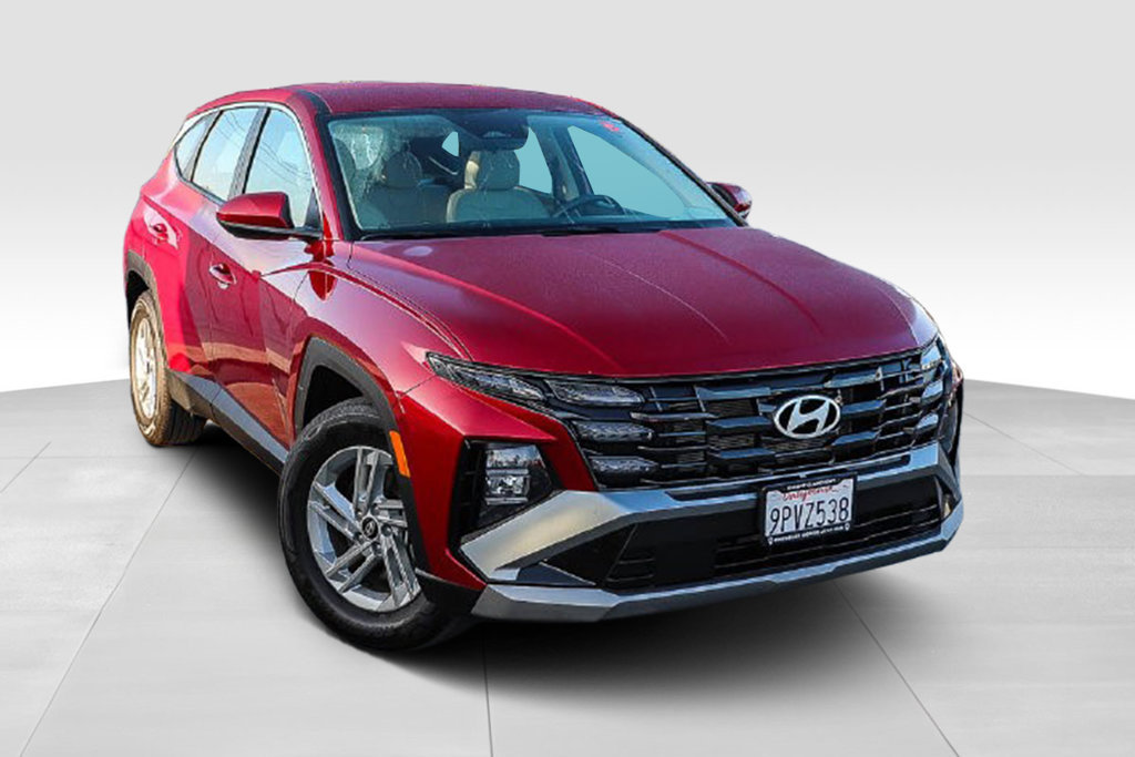 Used 2025 Hyundai Tucson SE FWD image 2