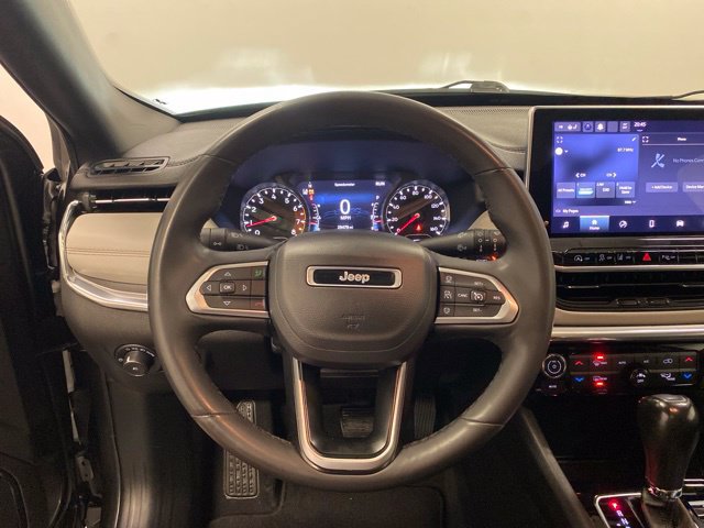 Used 2023 Jeep Compass Limited w/ Sun and Sound Group AWD/4WD image 17