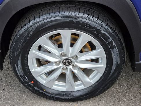 Used 2022 Toyota Corolla Cross LE AWD/4WD image 18