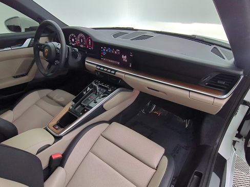 Certified 2025 Porsche 911 Carrera RWD image 24