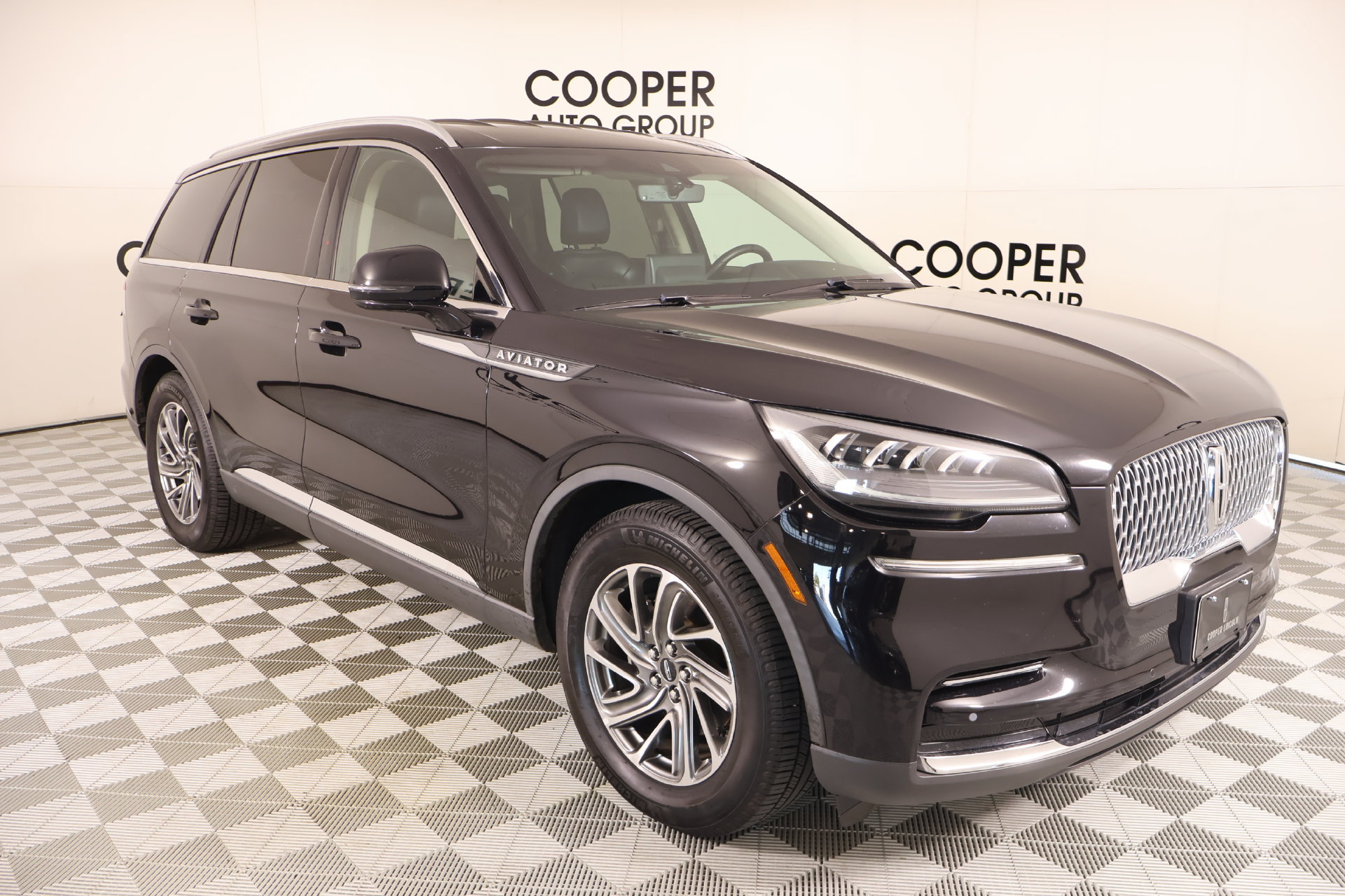 Used 2023 Lincoln Aviator 2WD image 1