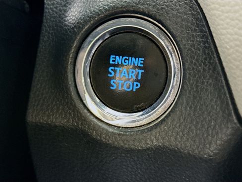 Used 2020 Toyota RAV4 XLE w/ Carpet Mat Package AWD/4WD image 21