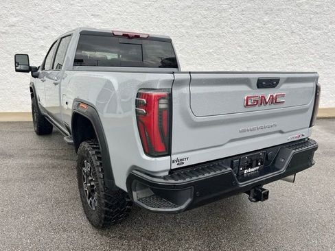 Used 2025 GMC Sierra 2500 AT4X image 6