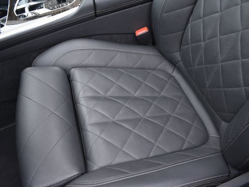 Used 2025 BMW X7 xDrive40i w/ Premium Package image 11