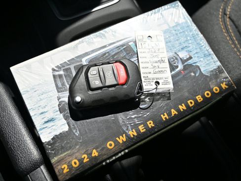Used 2024 Jeep Wrangler Unlimited AWD/4WD image 34