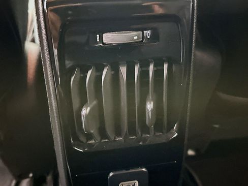 Used 2025 Jeep Compass Limited image 27